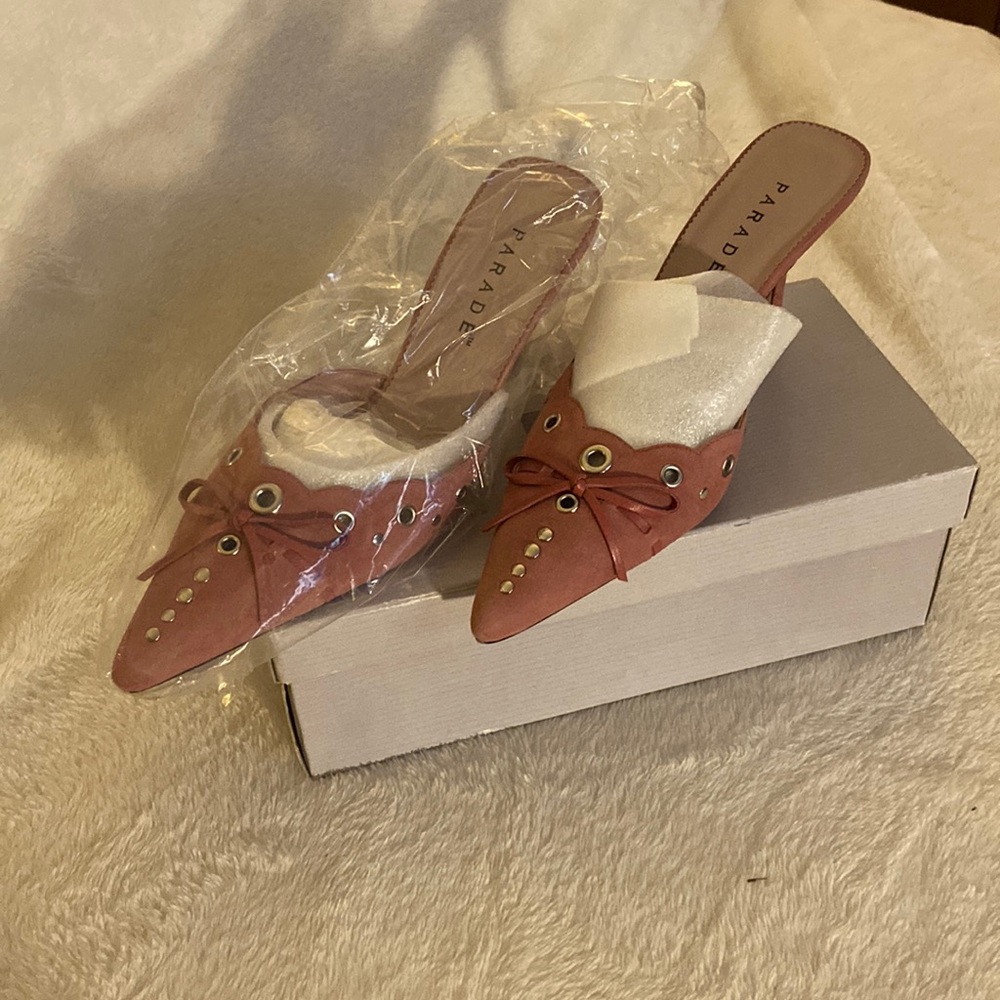 Leather upper balance man made size 7 like new, only worn once.